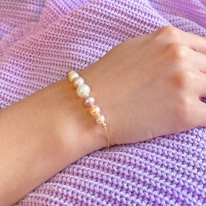 Pozlátený náramok s farebnými riečnymi perlami 23024.3 multi