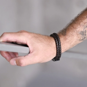 Pánsky náramok s koženkovými pásikmi a sponou na magnet 43035.3 hnedý/čierny