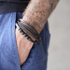 Náramok pánsky s koženkovými pásikmi 43036.3 čierny