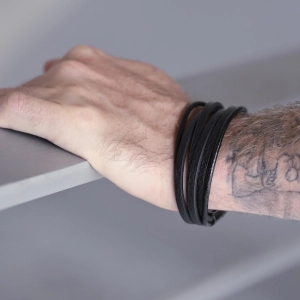 Náramok pánsky s koženkovými pásikmi 43037.3 čierny