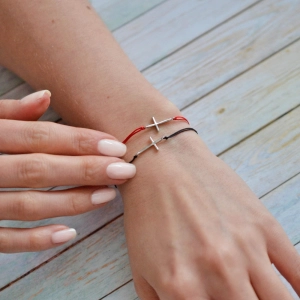 Kabbalah náramok so strieborným krížikom 13045.3 black