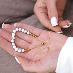 Náramok s minerálnymi kameňmi biely howlit 43079.1