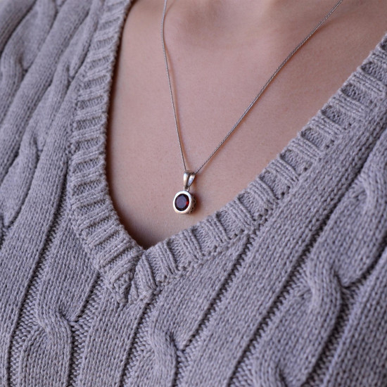 Strieborný náhrdelník s pravým minerálnym kameňom červený 12081.3 garnet Strieborný náhrdelník s pravým minerálnym kameňom červený 12081.3 garnet